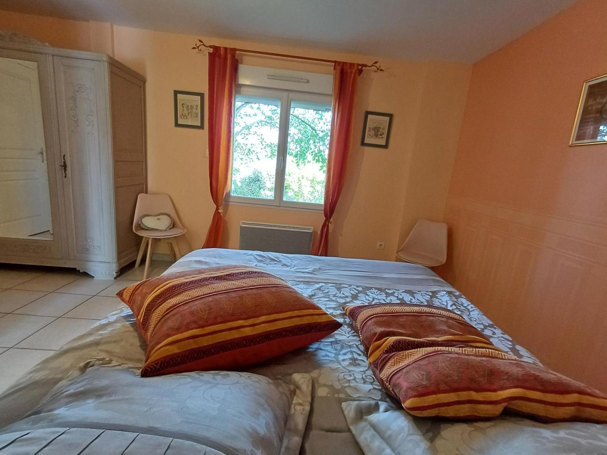 Отель Le Logis Du Livier Saint-Georges-sur-Layon Номер фото